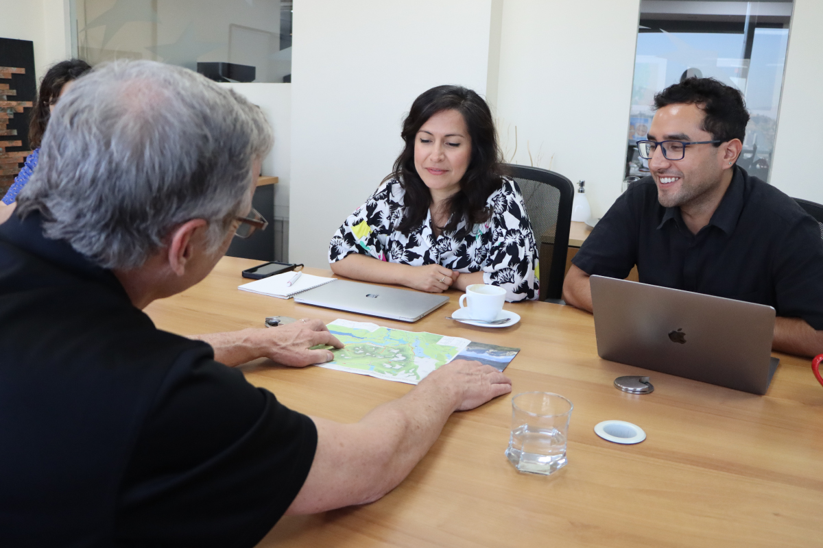 Director de ConservationVIP visita Chile para supervisar trabajos en sendero a Base Torres