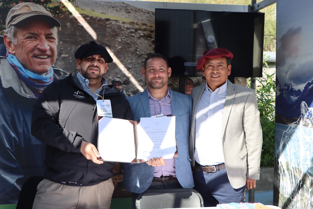 John Ojeda (Sustainability Manager of Las Torres Patagonia), Jeremy Sampson (CEO Travel Foundation) and Juan López (Commercial Manager of Las Torres Patagonia).